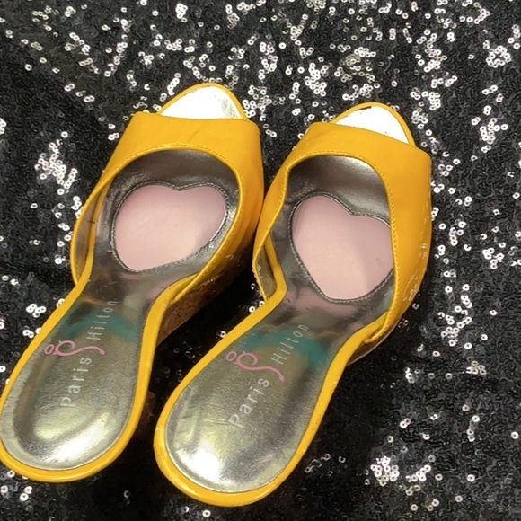 Paris Hilton Yellow Open-Toe Mules - Picture 1 of 4